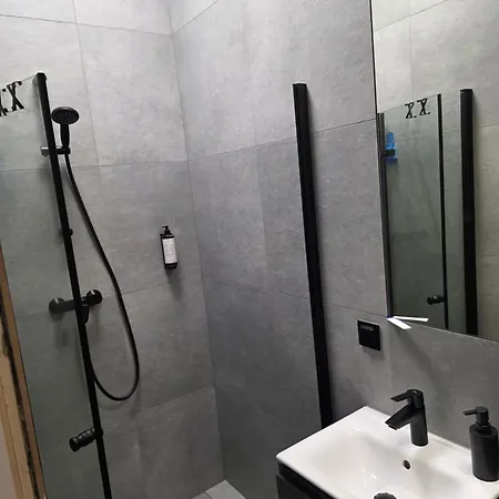 4b 45m2 Center Polwiejska 1st Floor Apartment Poznan