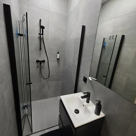 Apt4b 45m2 Center Polwiejska 1st Floor Garage Free * 波兹南