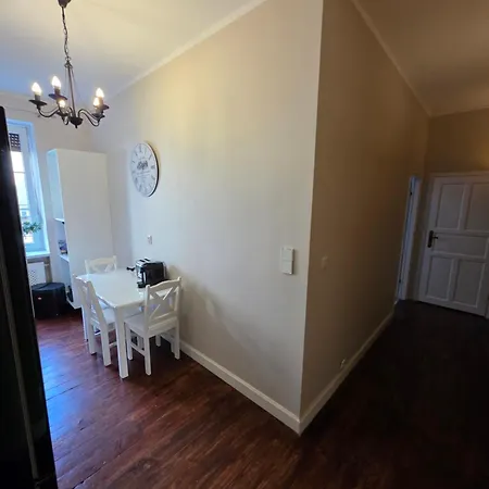 公寓 Apt4b 45m2 Center Polwiejska 1st Floor Garage Free 波兹南